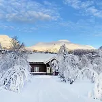 4 Bedroom Cozy In Straumgjerde