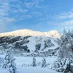 4 Bedroom Cozy In Straumgjerde Brunstad