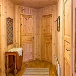 4 Bedroom Cozy In Straumgjerde