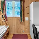 4 Bedroom Cozy In Straumgjerde *