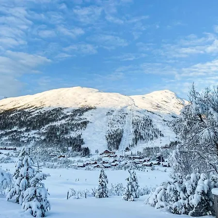 4 Bedroom Cozy In Straumgjerde Brunstad