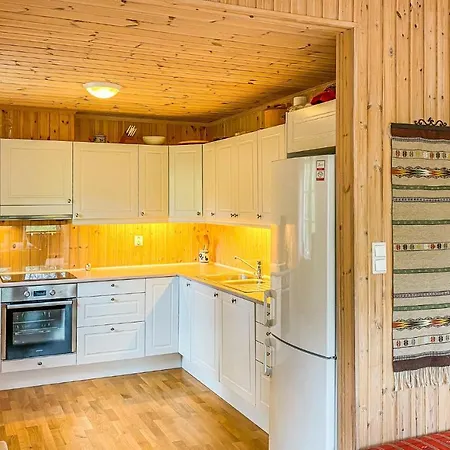4 Bedroom Cozy In Straumgjerde 別荘