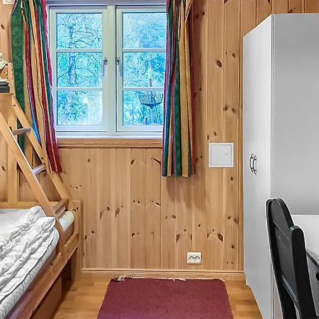 4 Bedroom Cozy In Straumgjerde *