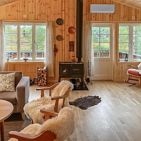 4 Bedroom Cozy In Straumgjerde Feriehus Brunstad