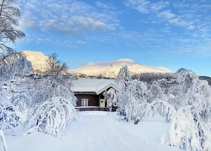4 Bedroom Cozy In Straumgjerde