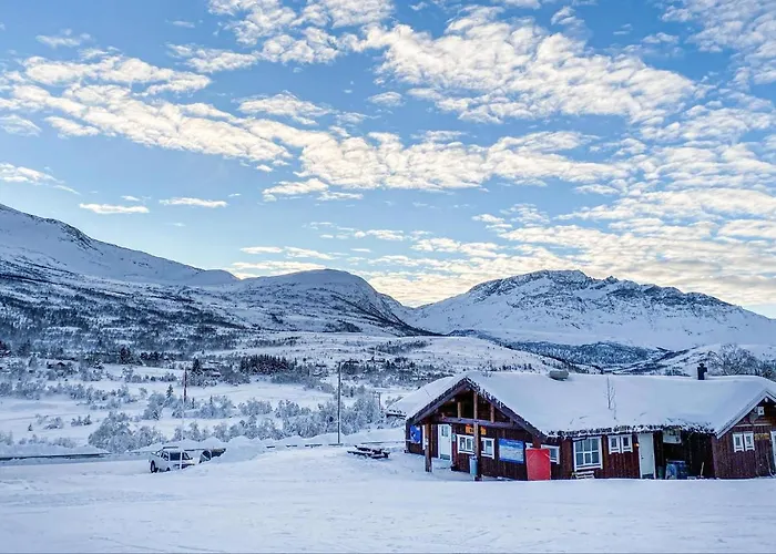 4 Bedroom Cozy In Straumgjerde *