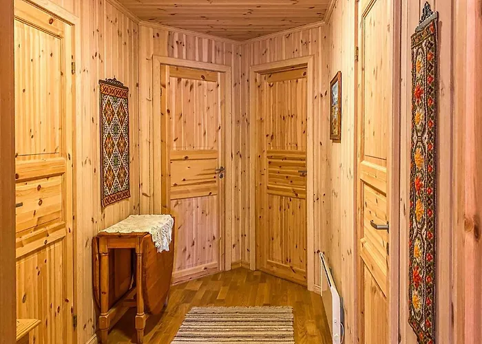 4 Bedroom Cozy In Straumgjerde