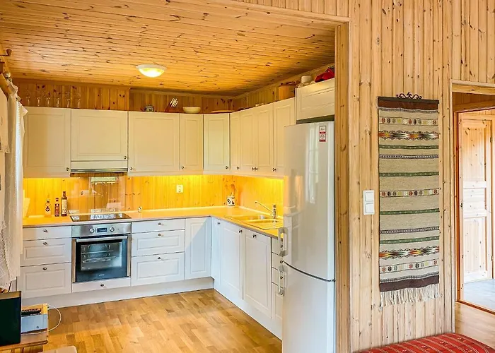 4 Bedroom Cozy In Straumgjerde 度假居