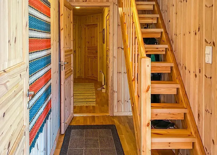 4 Bedroom Cozy In Straumgjerde 度假居