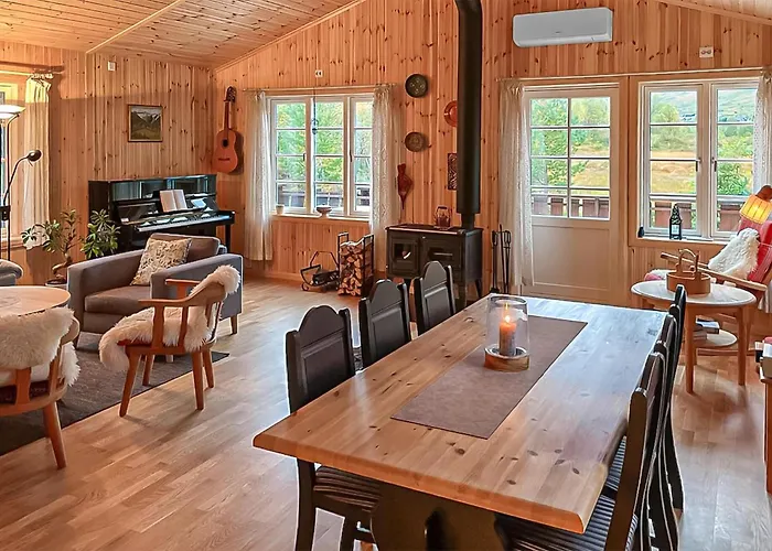 4 Bedroom Cozy In Straumgjerde 度假居