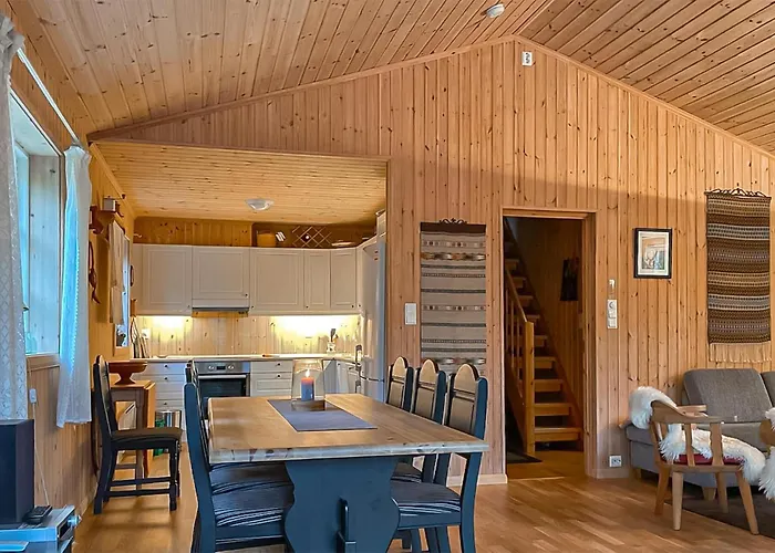 4 Bedroom Cozy In Straumgjerde 度假居 *