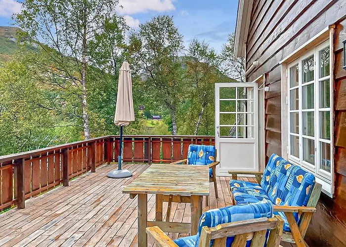 4 Bedroom Cozy In Straumgjerde * Brunstad