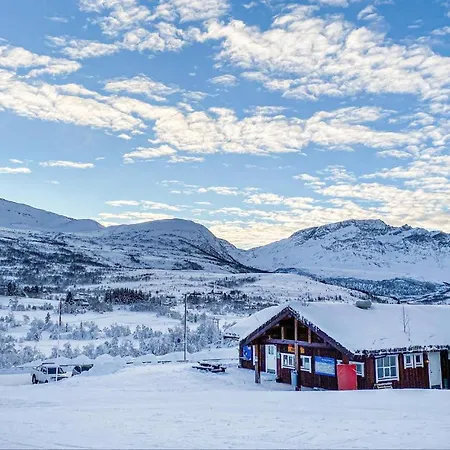 4 Bedroom Cozy In Straumgjerde *