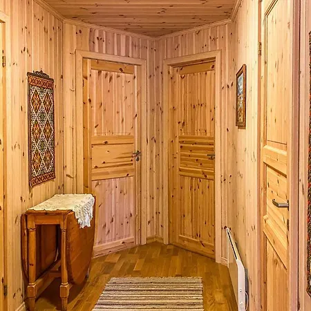 4 Bedroom Cozy In Straumgjerde