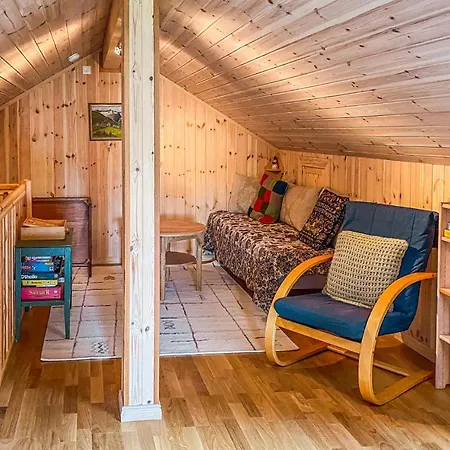 4 Bedroom Cozy In Straumgjerde