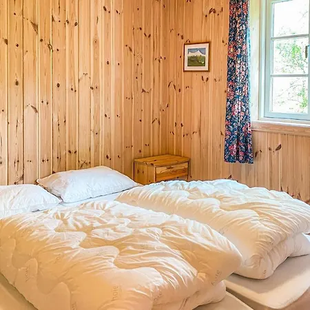 4 Bedroom Cozy In Straumgjerde 度假居 Brunstad