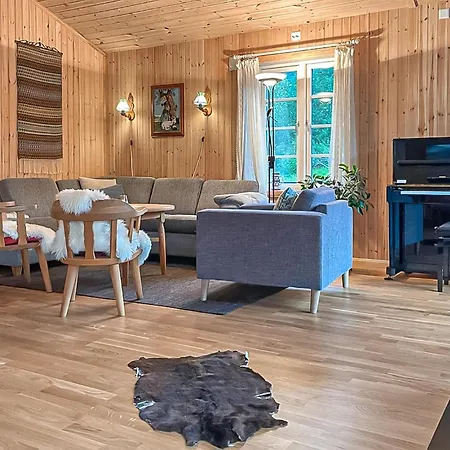4 Bedroom Cozy In Straumgjerde בית נופש