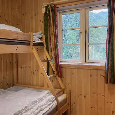4 Bedroom Cozy In Straumgjerde Brunstad