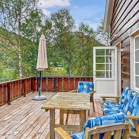 4 Bedroom Cozy In Straumgjerde * Brunstad